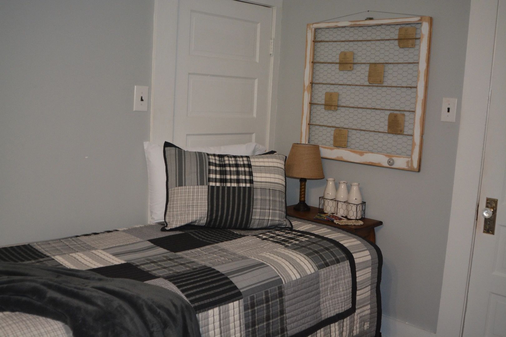 Bedroom with black and white bedding
